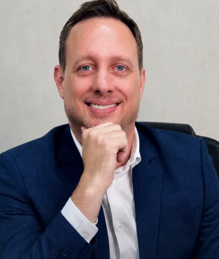 Dr. Fernando Araújo